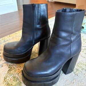 Steve Madden Black Platform Boots